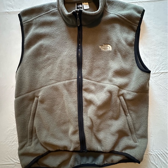 North Face vest - Picture 1 of 3